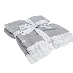 Barefoot Dreams® Color Block Organic Cotton Oversized
Towel Carbon-White 39"x74"